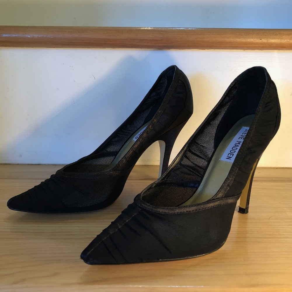 Steve Madden P-Coral Black Fabric Pumps (Women)